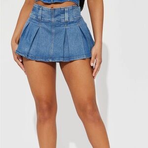 Jean pleated skirt, never been worn, size large